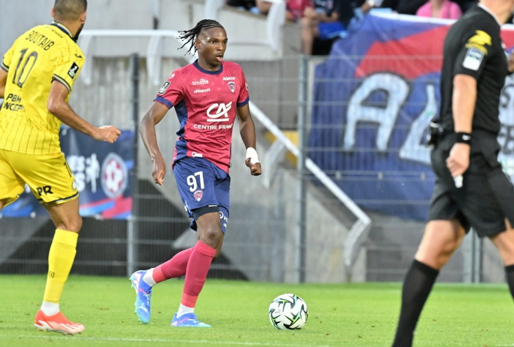 名记:拜仁也有意雷恩后卫雅凯,但认为5000万欧的价格太贵