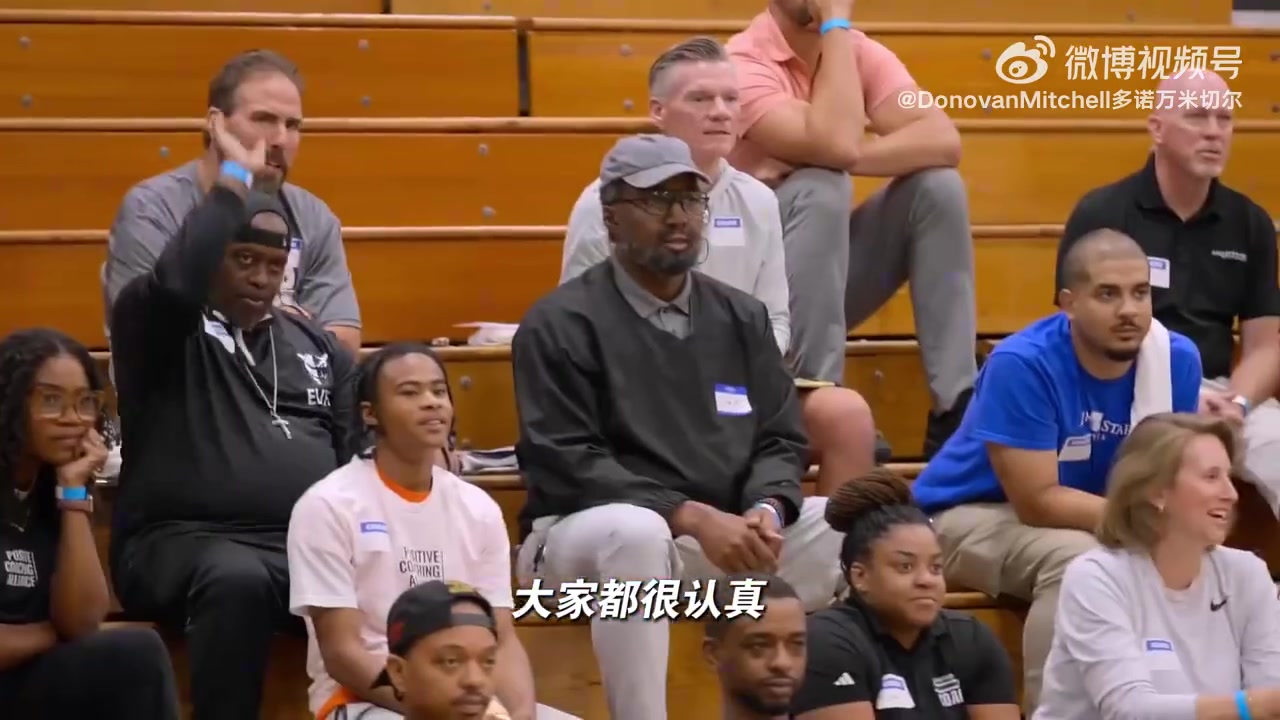 开云体育-米切尔化身”德鲁大叔“！百发百中惊艳球场小学生！